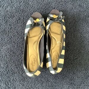 Dexflex Comfort Black and Gold Striped Flats